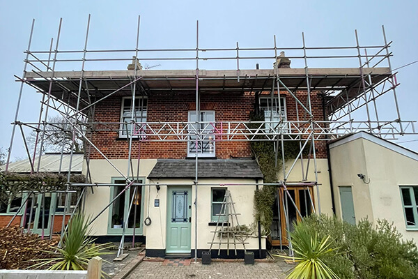 Large scaffolfing for roof repairs
